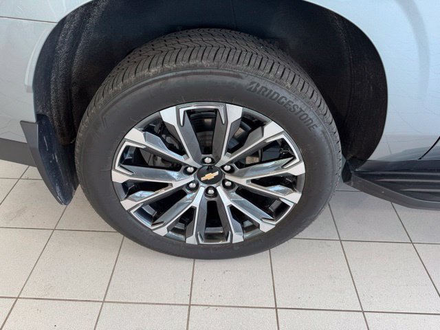 Used 2025 Chevrolet Suburban High Country AWD/4WD image 34