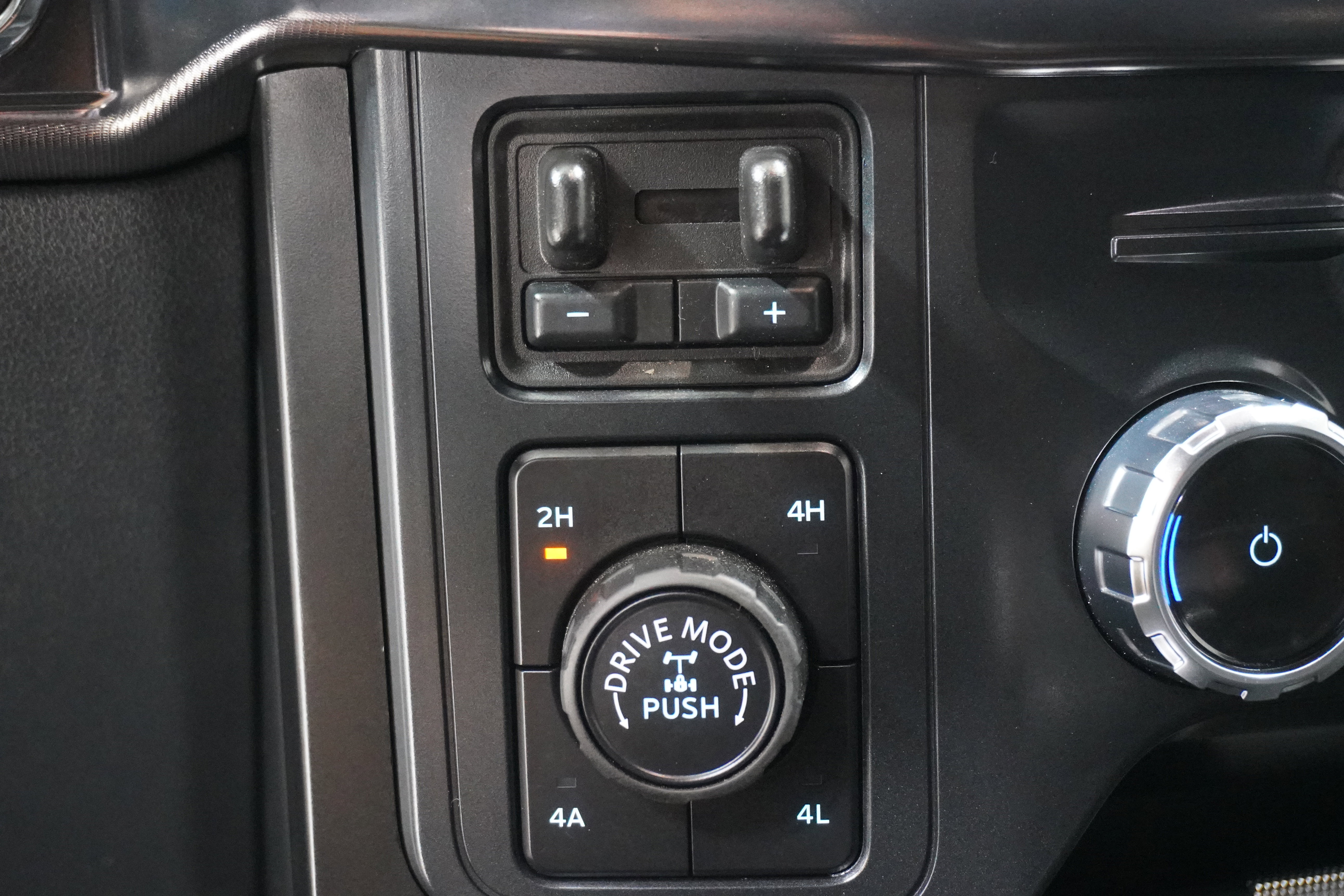 Used 2025 Ford F150 Raptor image 26