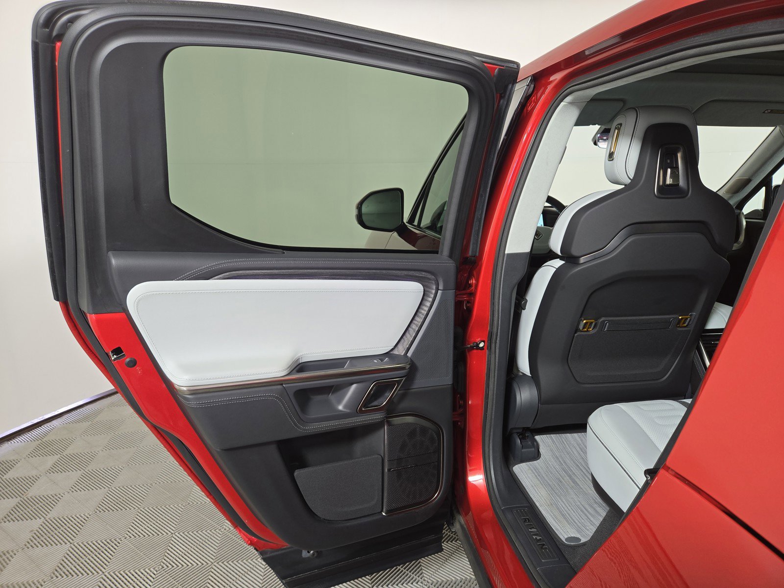 Used 2023 Rivian R1T Adventure image 17