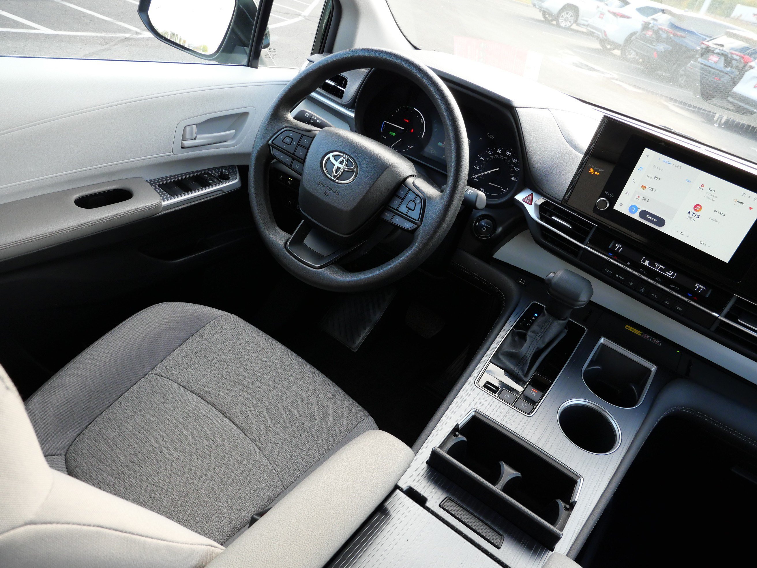 Certified 2025 Toyota Sienna LE AWD/4WD image 9