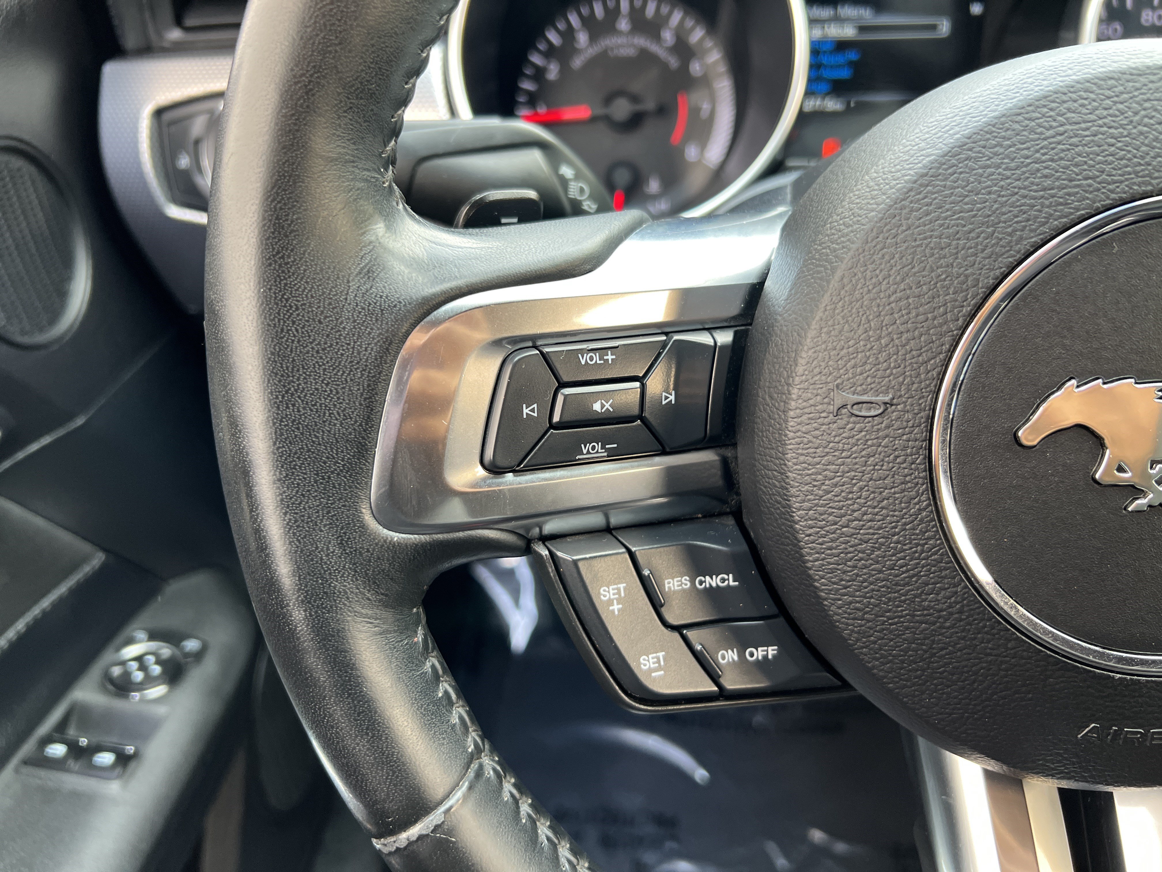 Used 2018 Ford Mustang Coupe w/ Equipment Group 101A RWD image 23