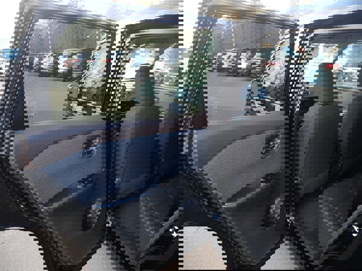 Used 2023 Nissan Rogue S image 24