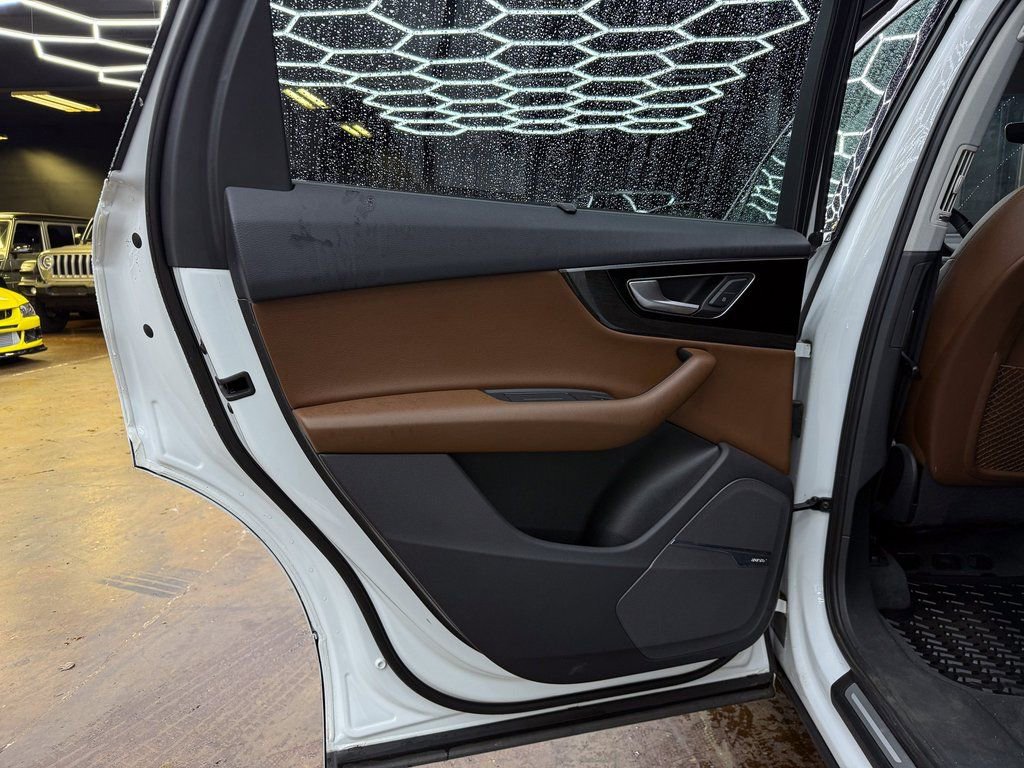 Used 2018 Audi Q7 3.0T Premium Plus w/ Premium Plus Package image 19