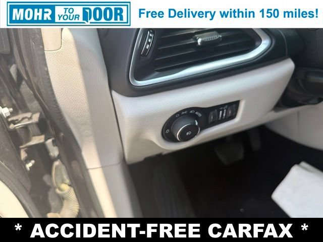 Used 2017 Chrysler Pacifica Touring-L Plus w/ Advanced Safetytec Group FWD image 17
