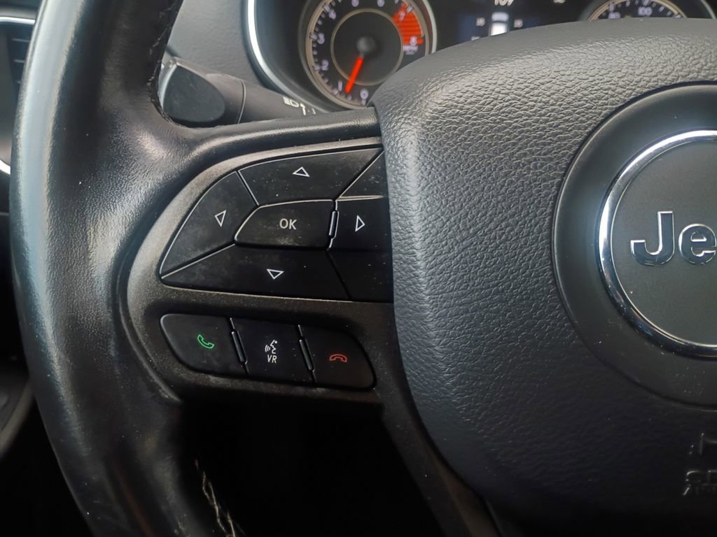 Used 2020 Jeep Cherokee Trailhawk image 11