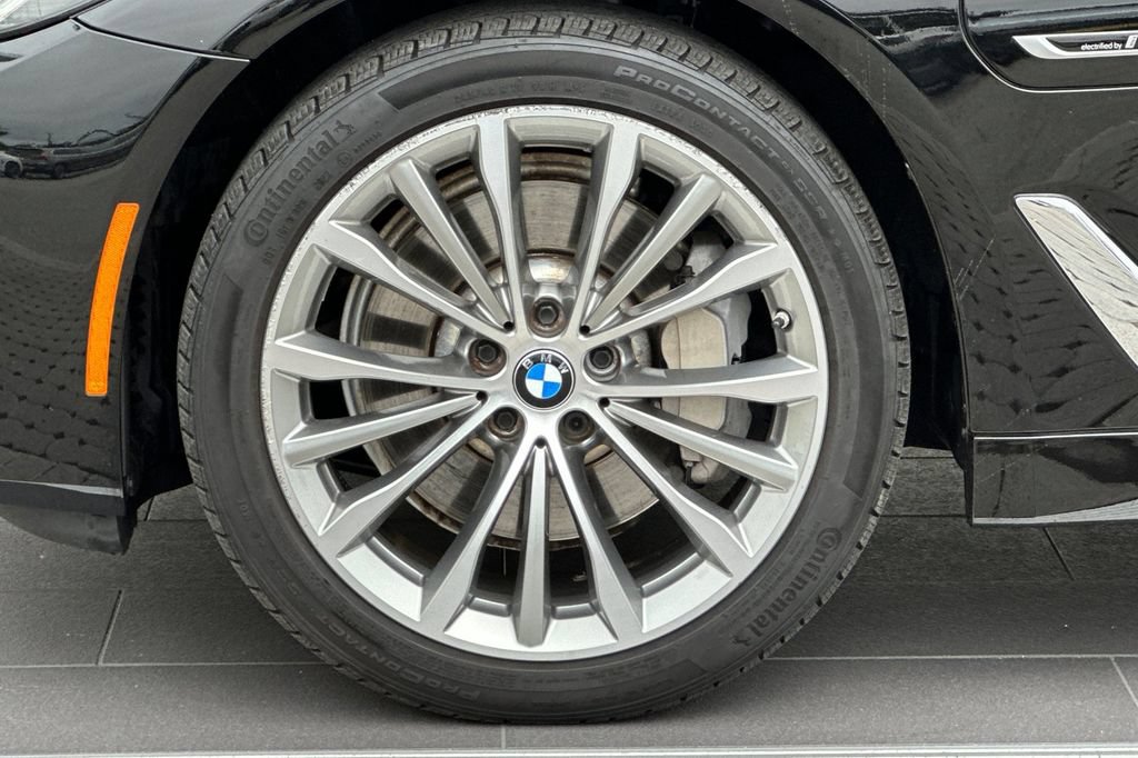 Used 2023 BMW 530e w/ Premium Package RWD image 32