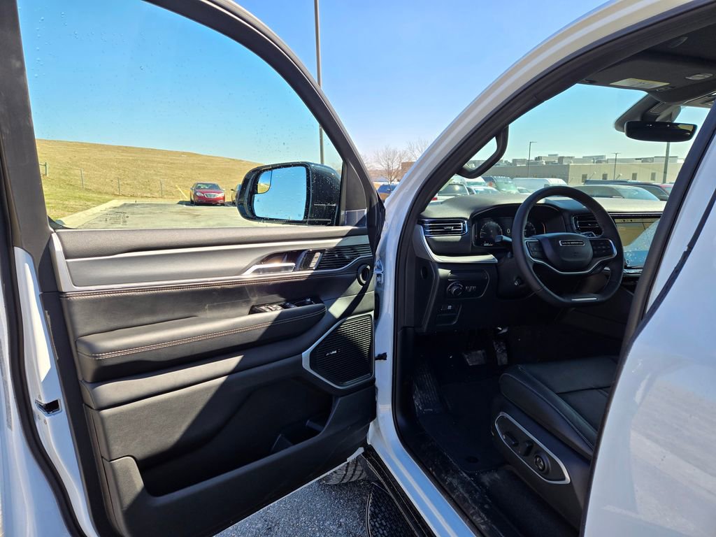 New 2026 Jeep Grand Wagoneer 4WD image 11