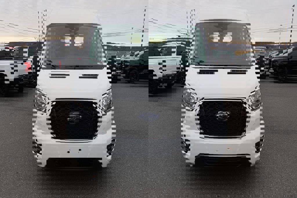 Used 2023 Ford Transit 350 XLT image 4