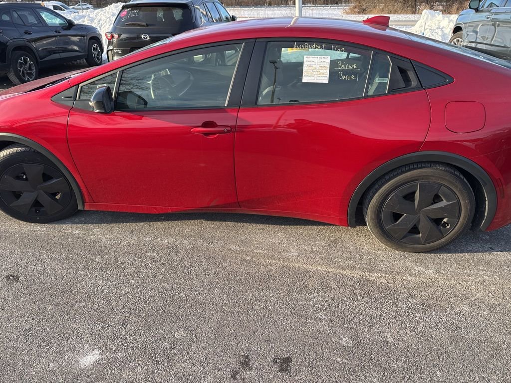 Used 2024 Toyota Prius LE image 6