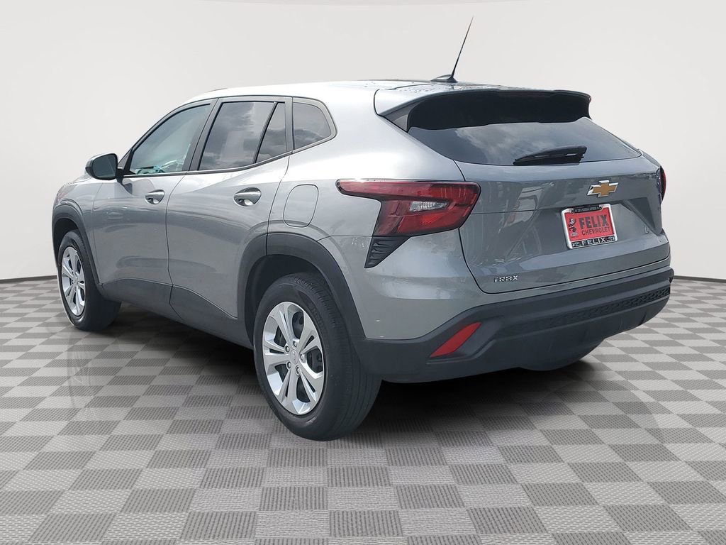 Used 2024 Chevrolet Trax LS w/ Driver Confidence Package image 4