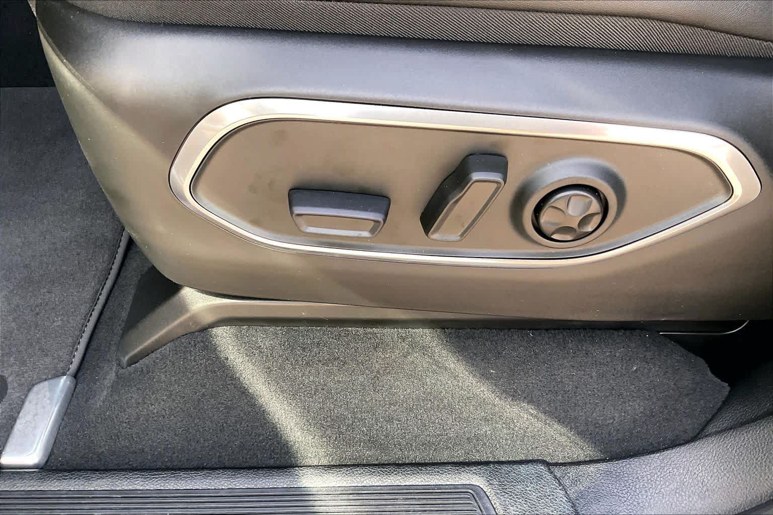New 2026 Jeep Grand Wagoneer L Limited AWD/4WD image 16