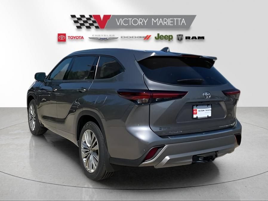 New 2025 Toyota Highlander Platinum AWD/4WD image 2