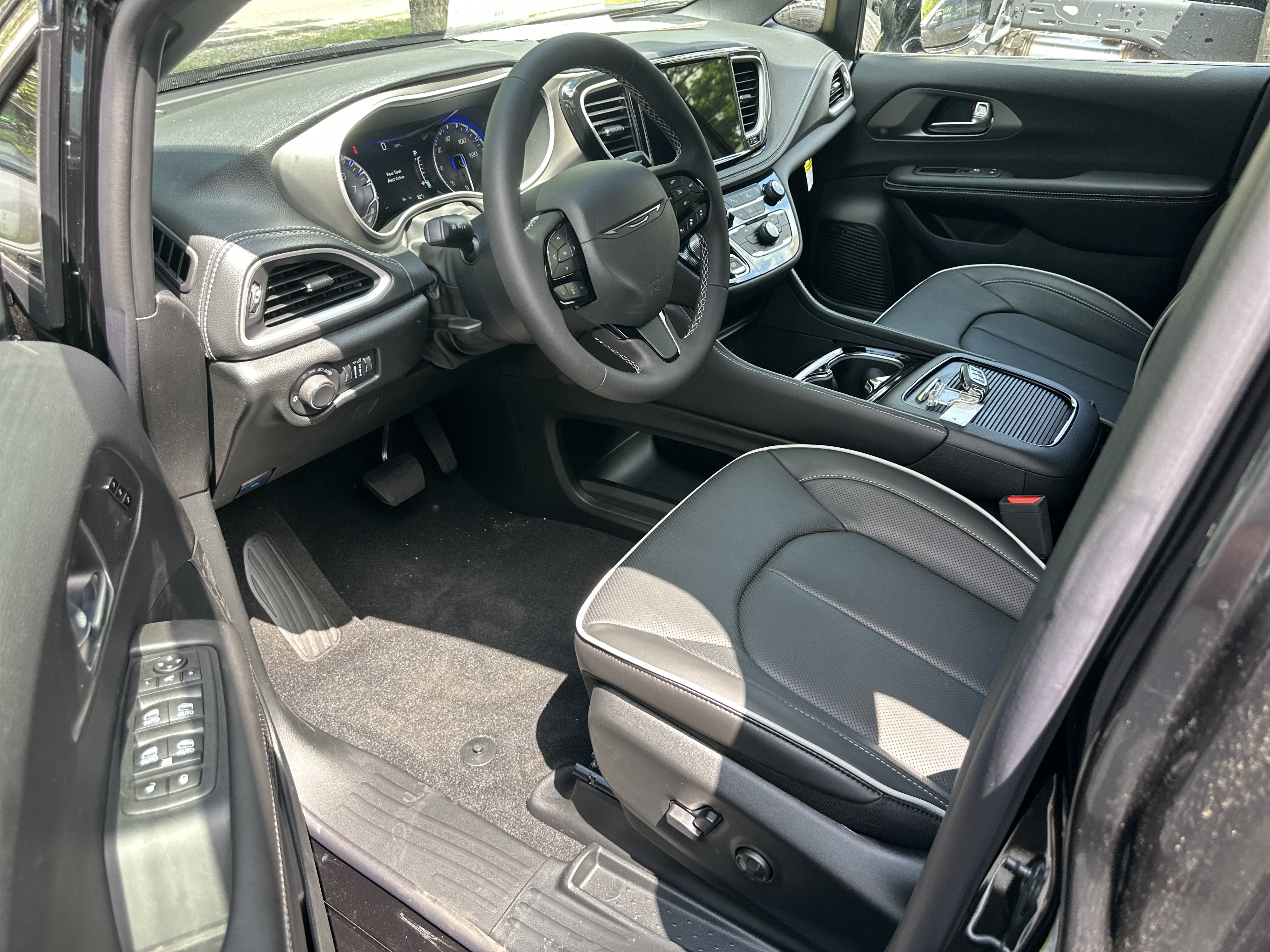 New 2027 Chrysler Pacifica Limited w/ Family Tech Group FWD image 22