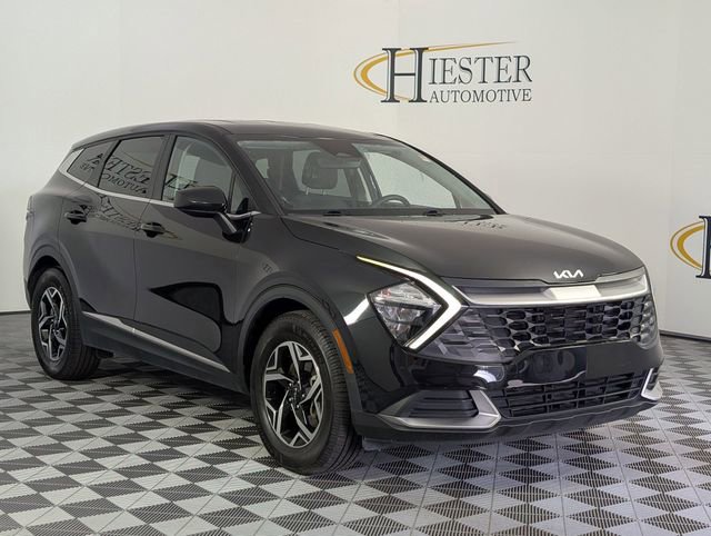 Used 2023 Kia Sportage LX image 2