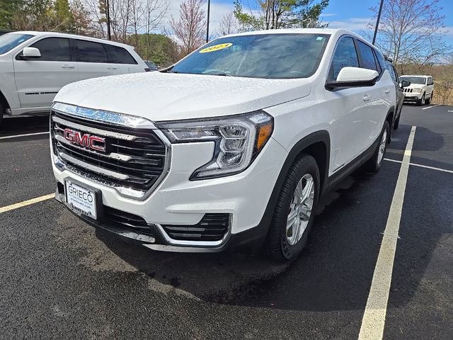 Used 2023 GMC Terrain SLE FWD image 2
