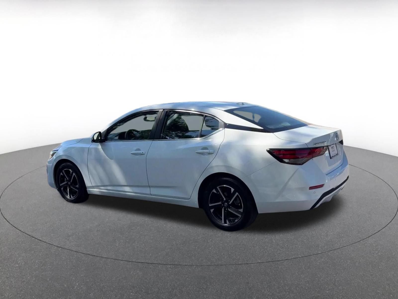 Used 2025 Nissan Sentra SV FWD image 10