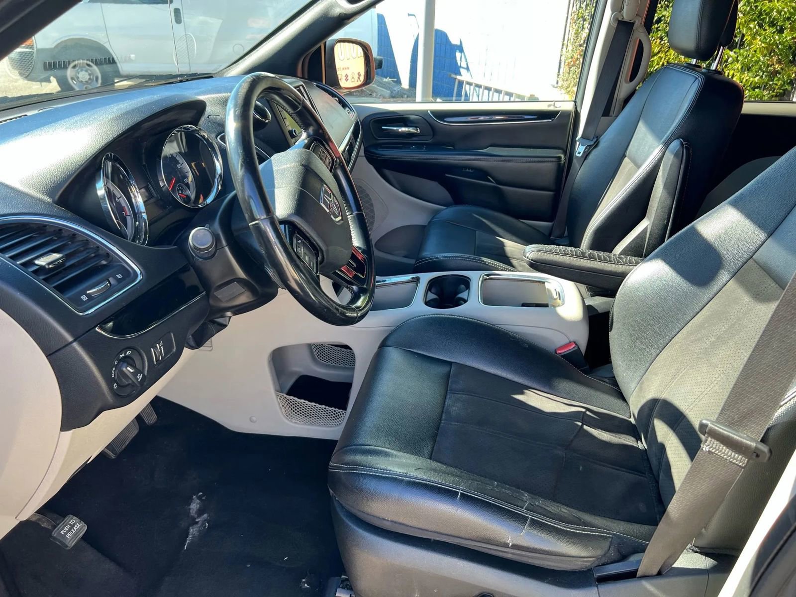 Used 2019 Dodge Grand Caravan SXT image 7