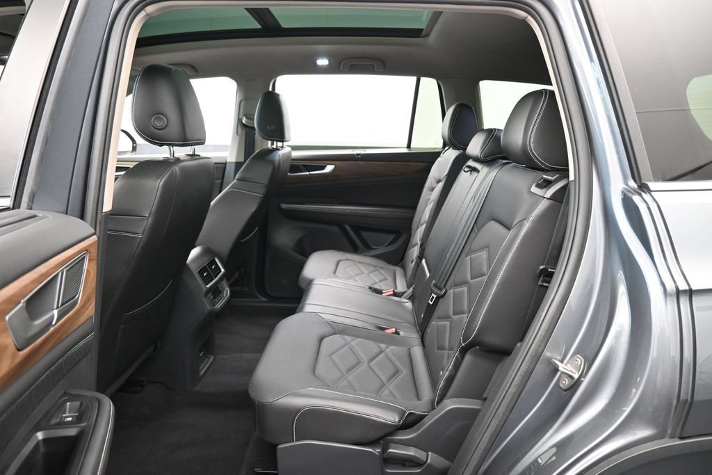 Used 2024 Volkswagen Atlas SE w/ Panoramic Sunroof Package FWD image 31