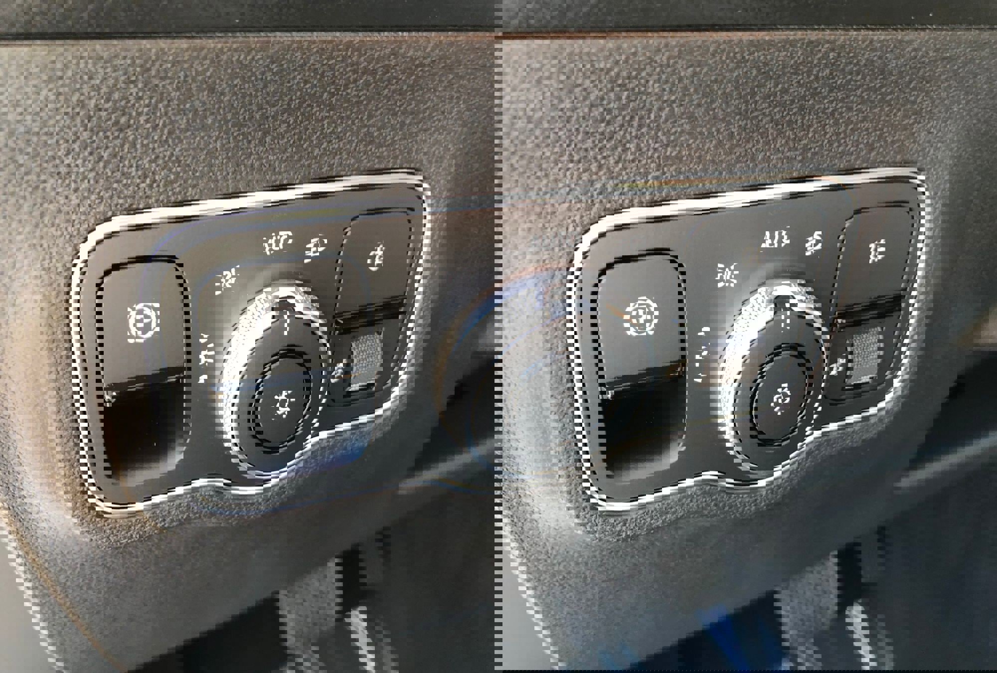 New 2022 Mercedes-Benz EQB 300 4MATIC image 13