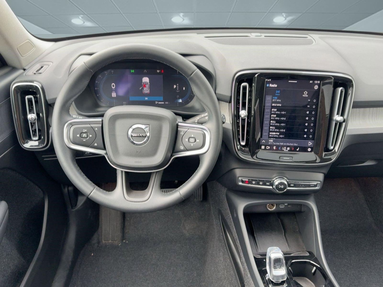 Certified 2025 Volvo XC40 B5 Plus image 25