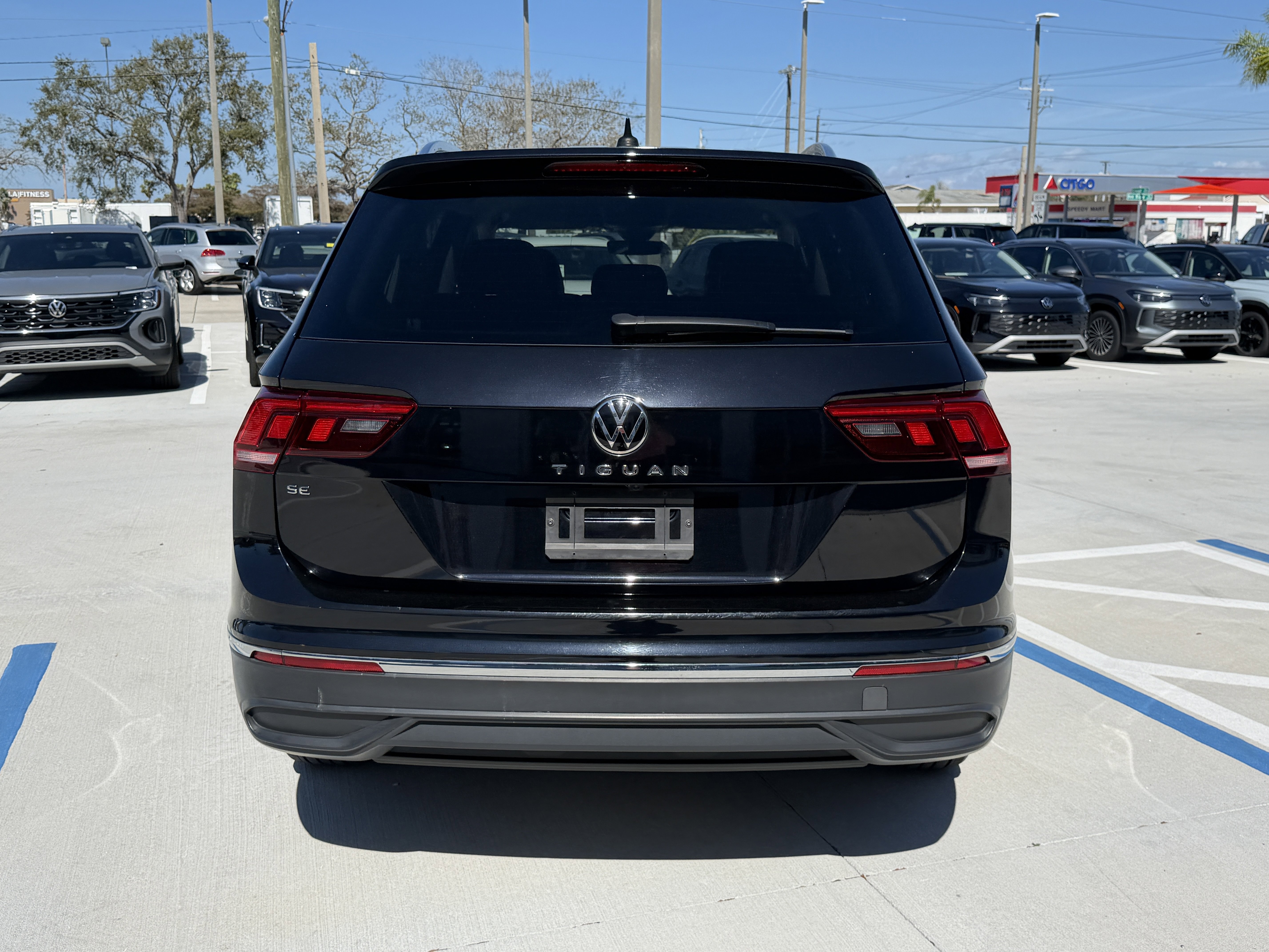 Used 2024 Volkswagen Tiguan SE image 4