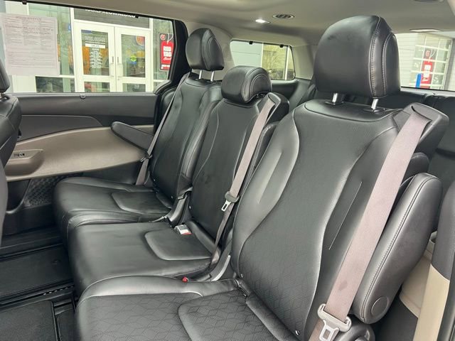 Used 2025 Kia Carnival SX image 26