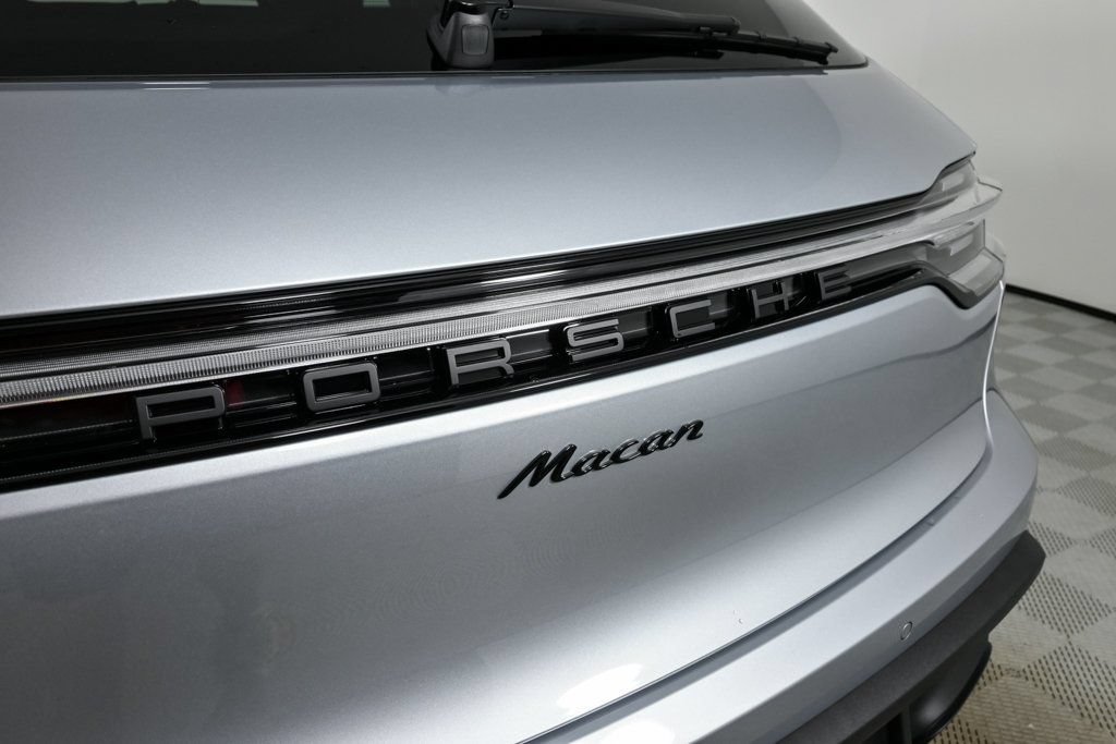 Certified 2026 Porsche Macan AWD/4WD image 36