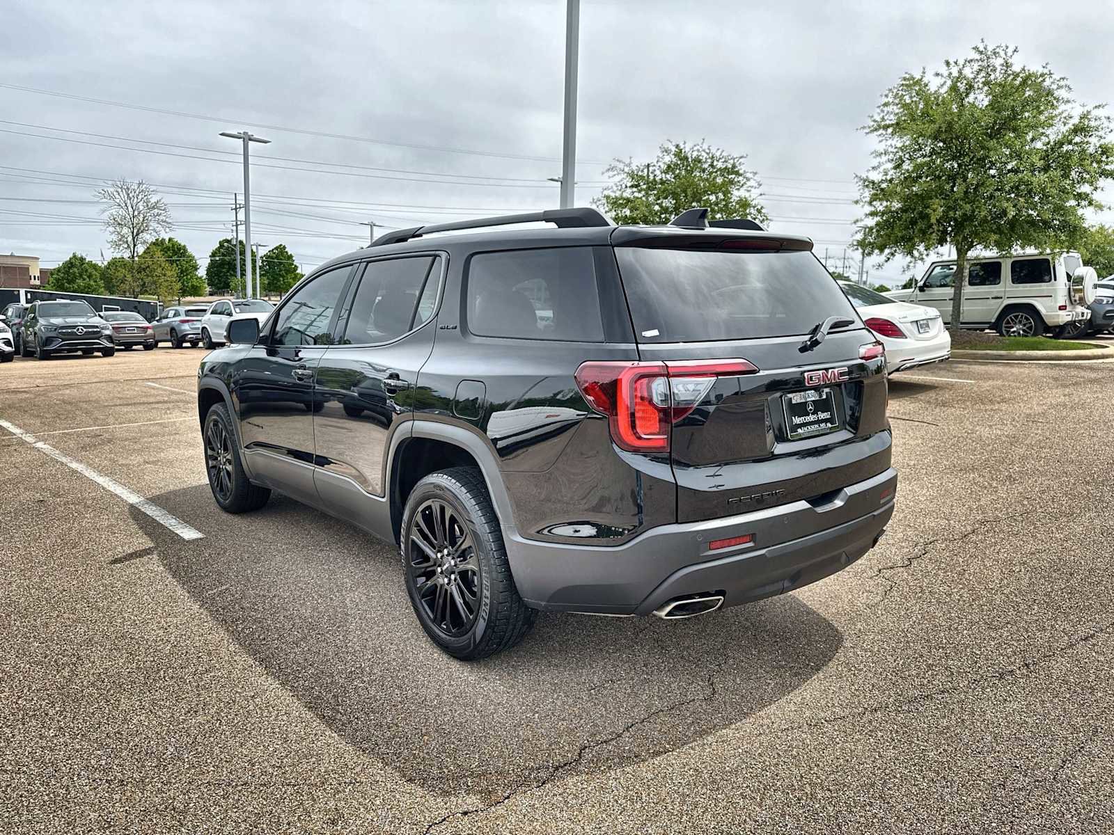 Used 2022 GMC Acadia SLE w/ Driver Convenience Package FWD image 6