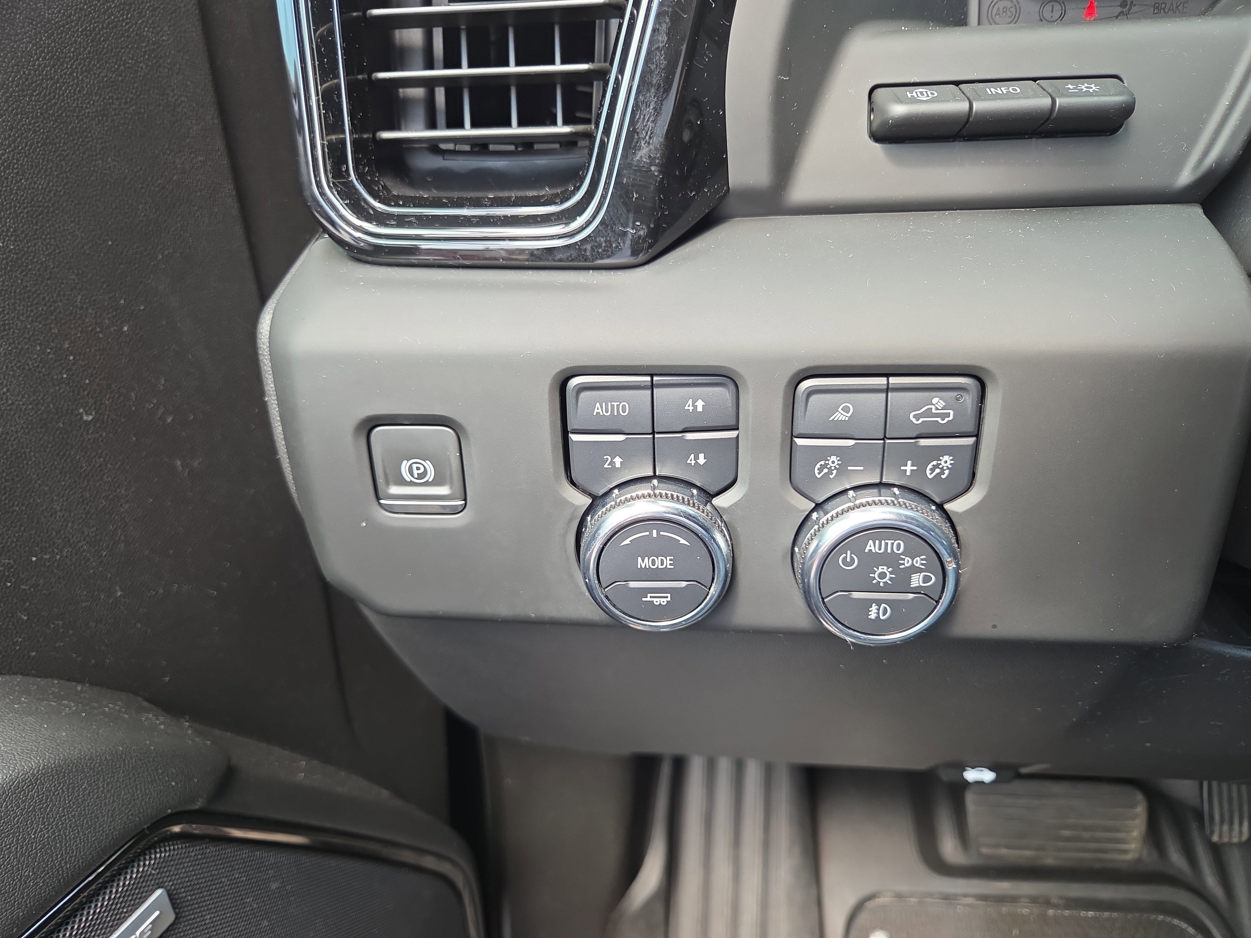 Used 2024 GMC Sierra 1500 AT4 w/ Technology Package image 29