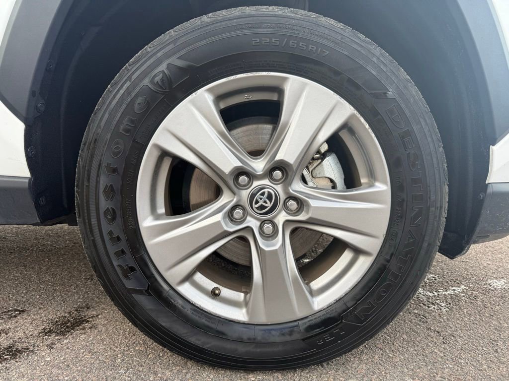 Used 2024 Toyota RAV4 XLE image 33