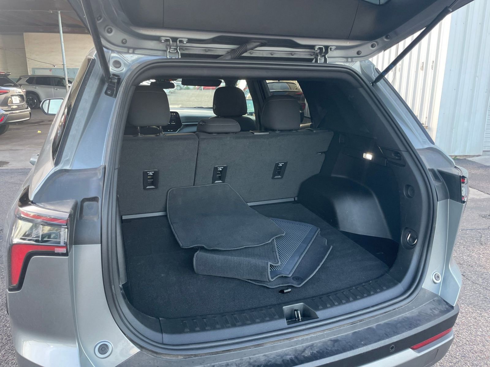 Used 2025 Chevrolet Equinox LT image 30