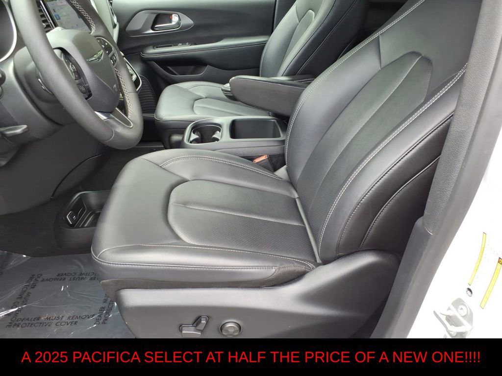 Used 2025 Chrysler Pacifica Select FWD image 15