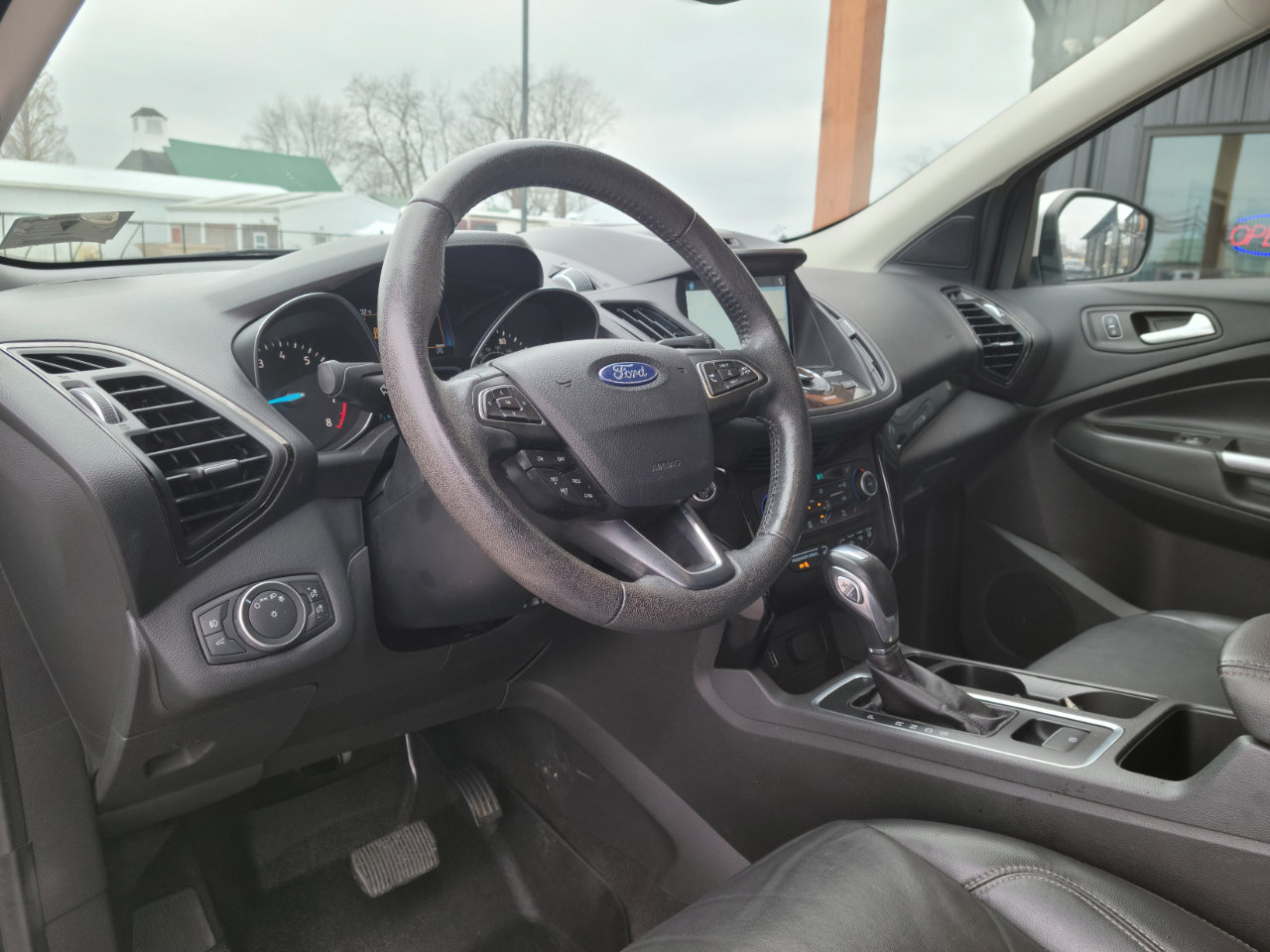 Used 2018 Ford Escape Titanium image 9