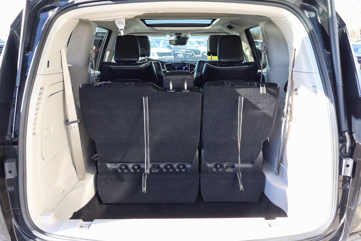 Used 2023 Chrysler Pacifica Limited image 20