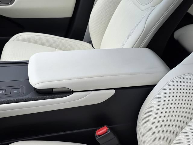New 2026 Lexus ES 350e FWD image 8