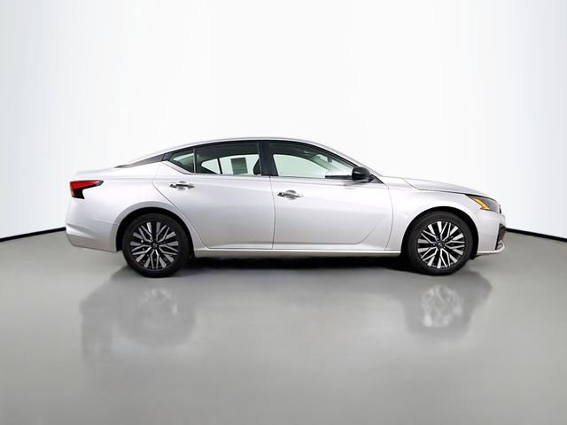 Used 2024 Nissan Altima 2.5 SV FWD image 6