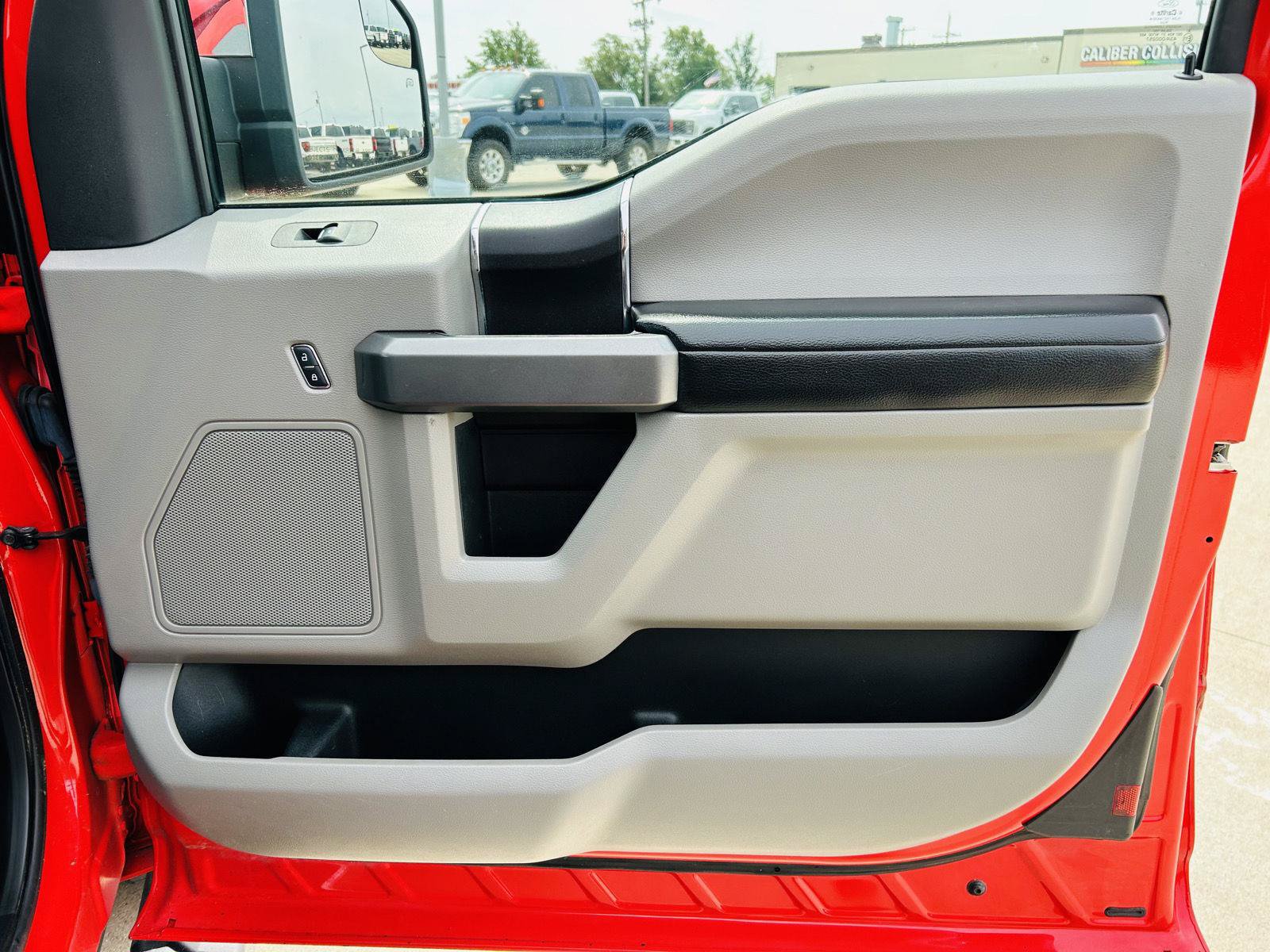 Used 2015 Ford F150 XLT w/ Equipment Group 301A Mid AWD/4WD image 24