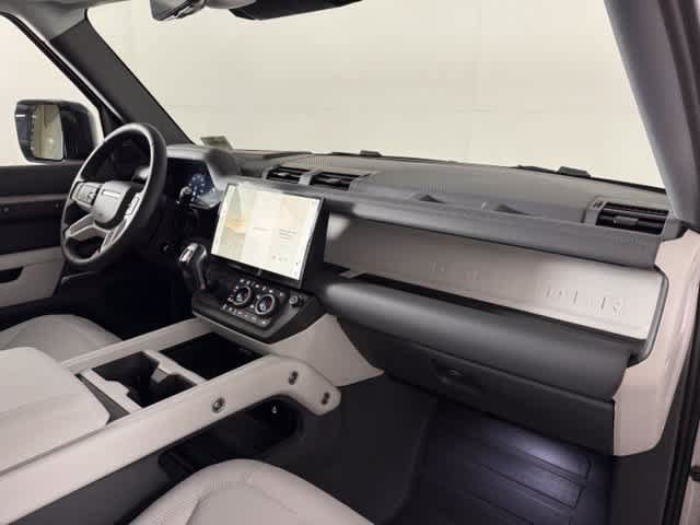 New 2026 Land Rover Defender 110 X-Dynamic SE AWD/4WD image 14