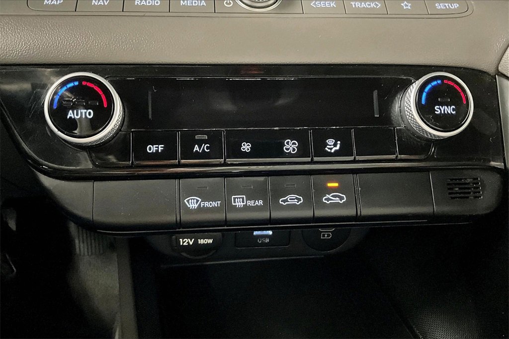 Used 2024 Hyundai Elantra SEL image 15