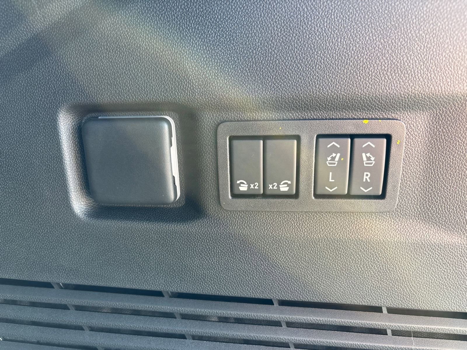 New 2026 GMC Yukon AT4 image 37