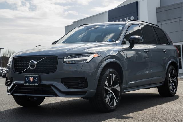 Used 2022 Volvo XC90 T8 R-Design w/ Advanced Package image 3