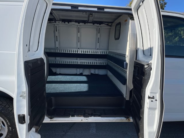 Used 2018 Chevrolet Express 2500 RWD image 17