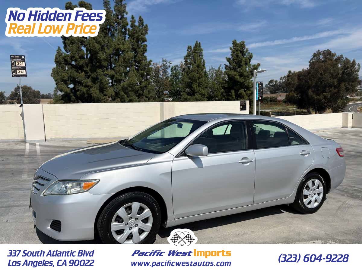 Used 2011 Toyota Camry LE image 1