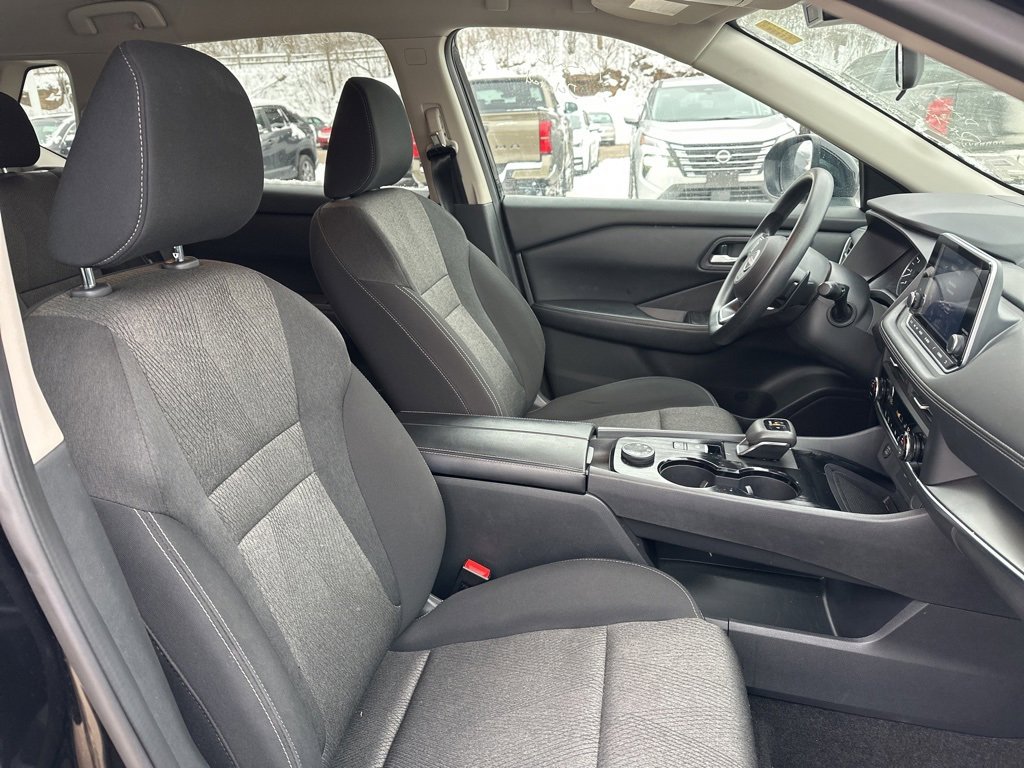 Used 2024 Nissan Rogue SV image 23