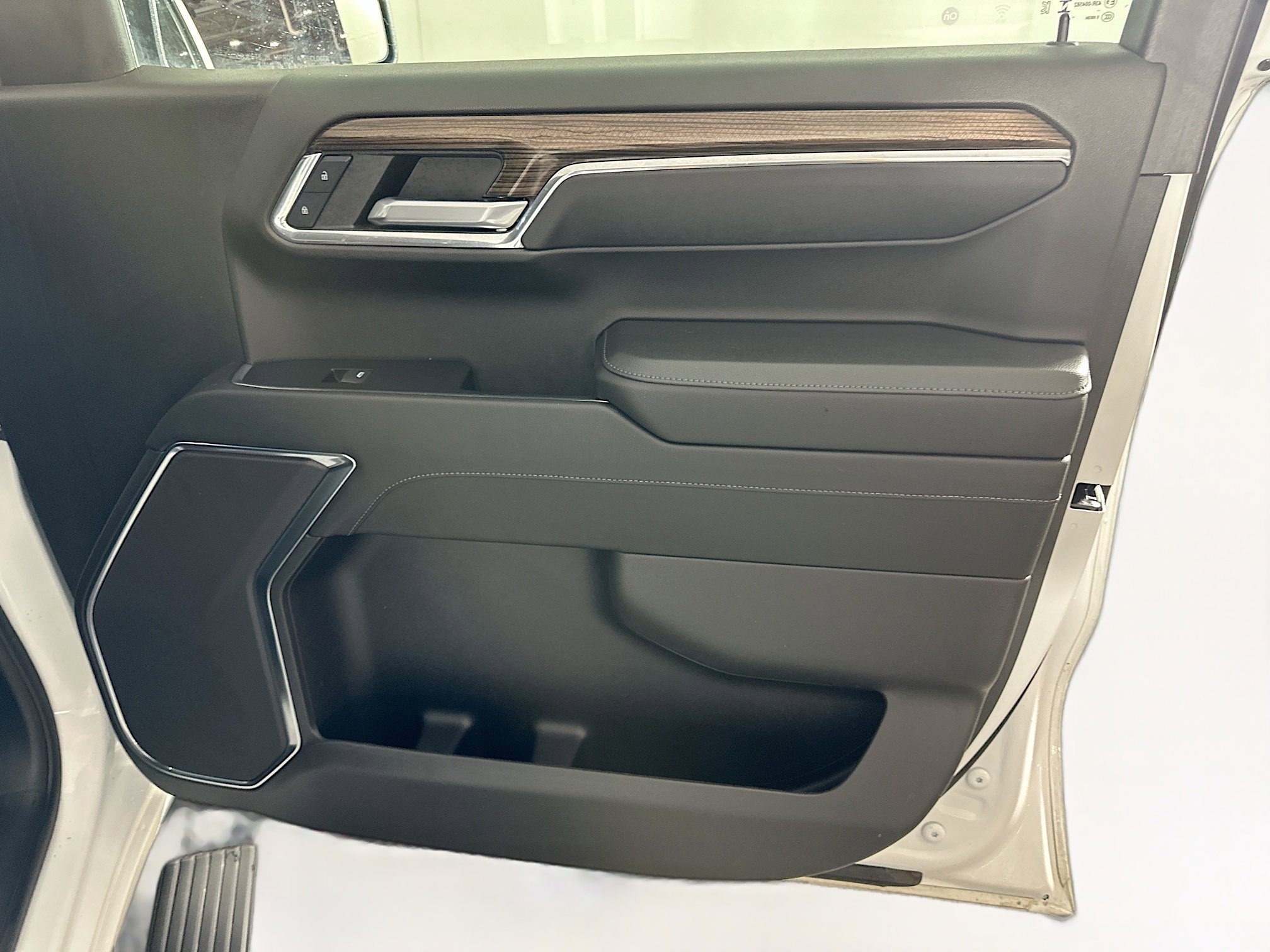 Used 2024 Chevrolet Silverado 1500 LT image 30