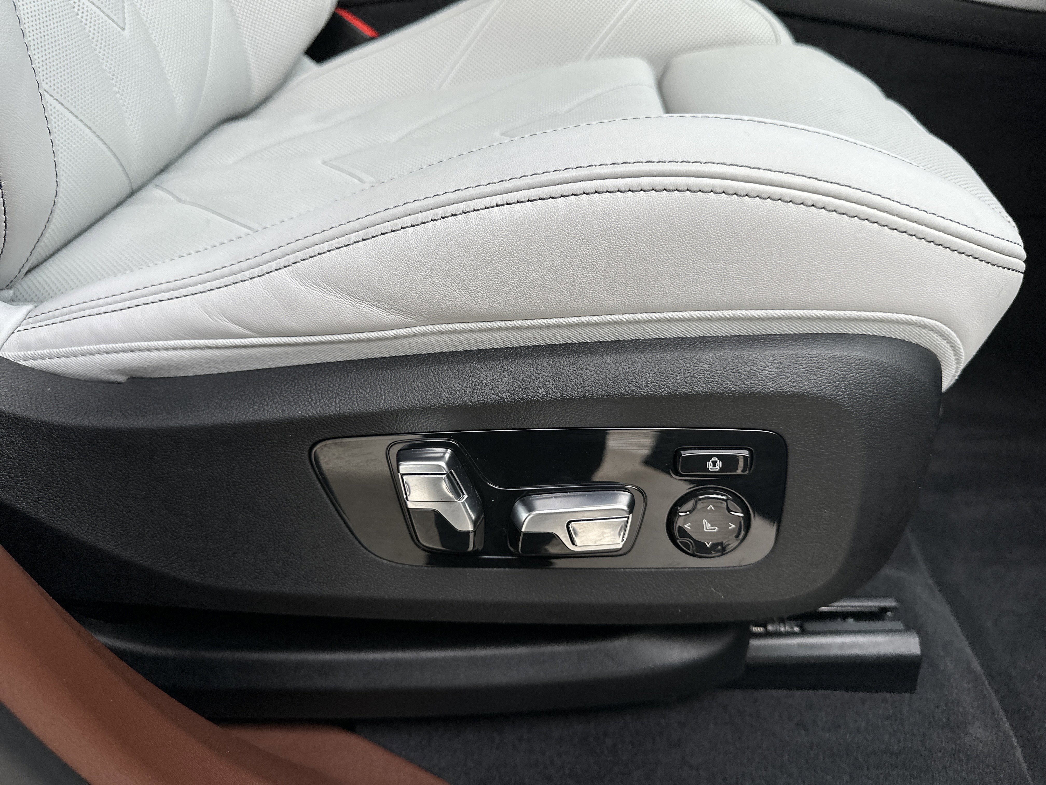 Used 2024 BMW XM image 33