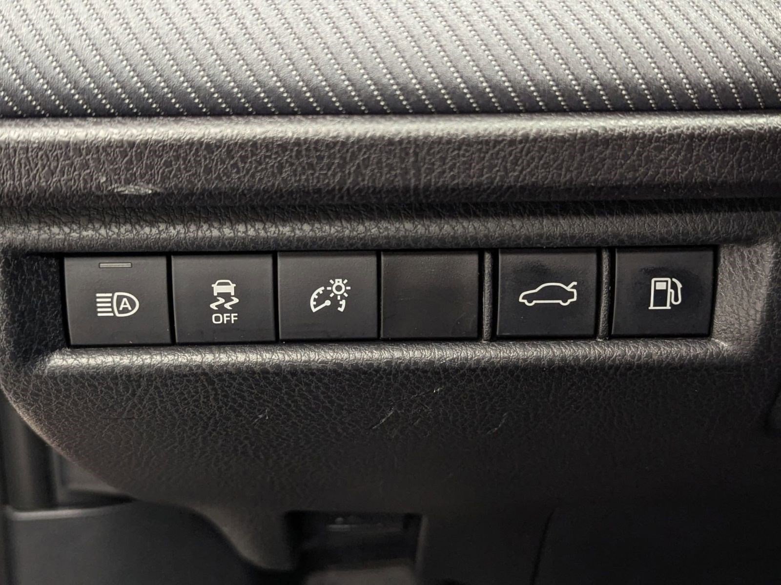 Used 2025 Toyota Camry SE image 14