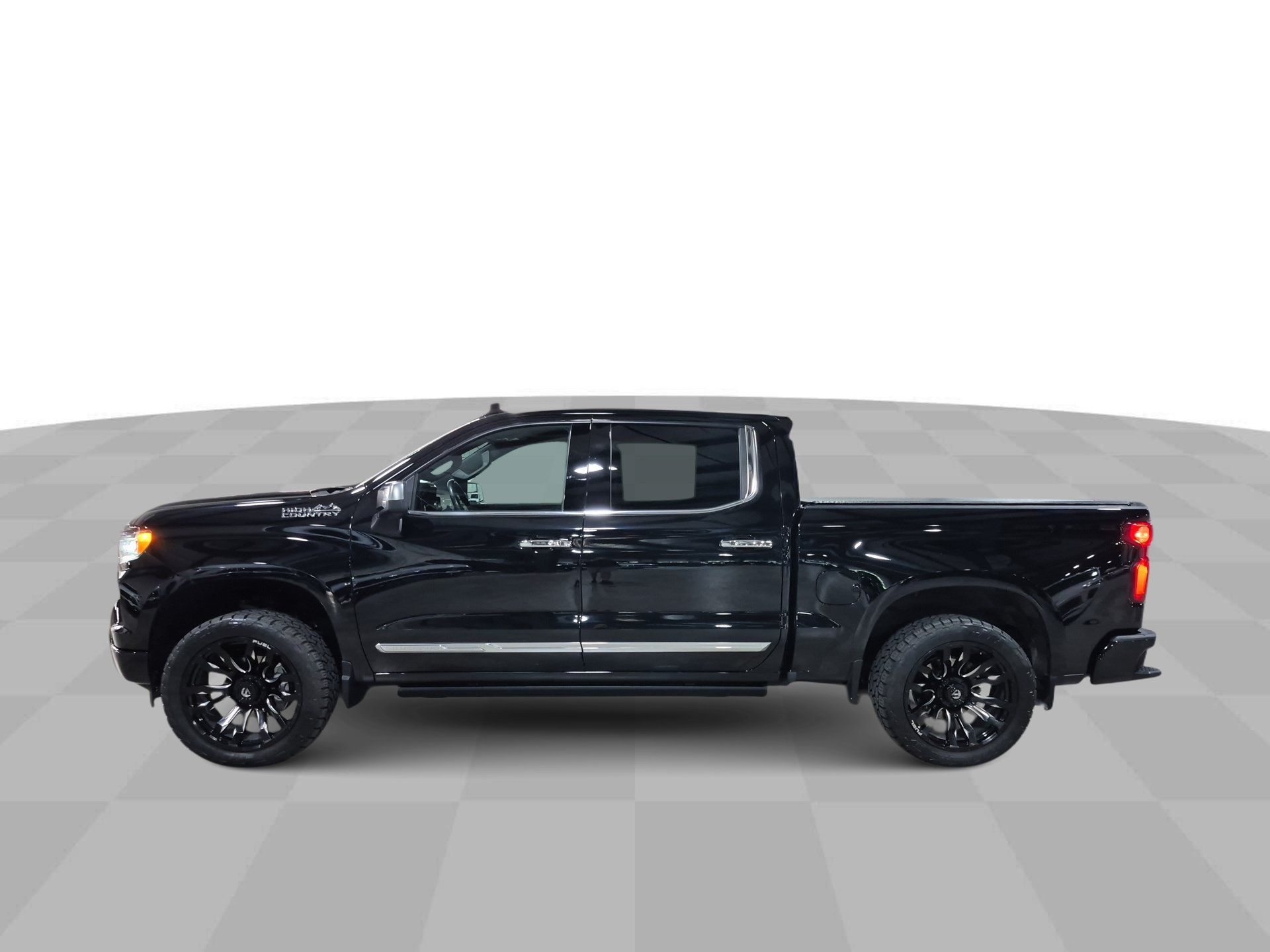 Used 2024 Chevrolet Silverado 1500 High Country w/ High Country Premium Package AWD/4WD image 6