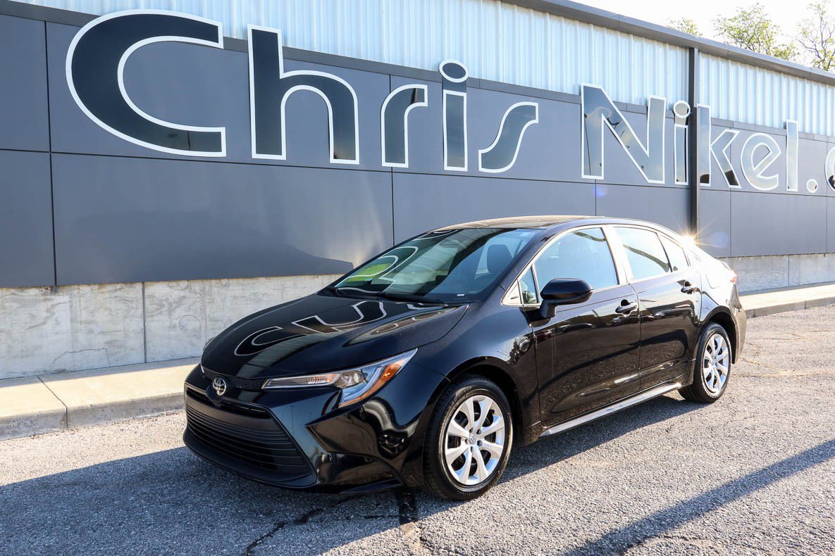 Used 2024 Toyota Corolla LE FWD image 1