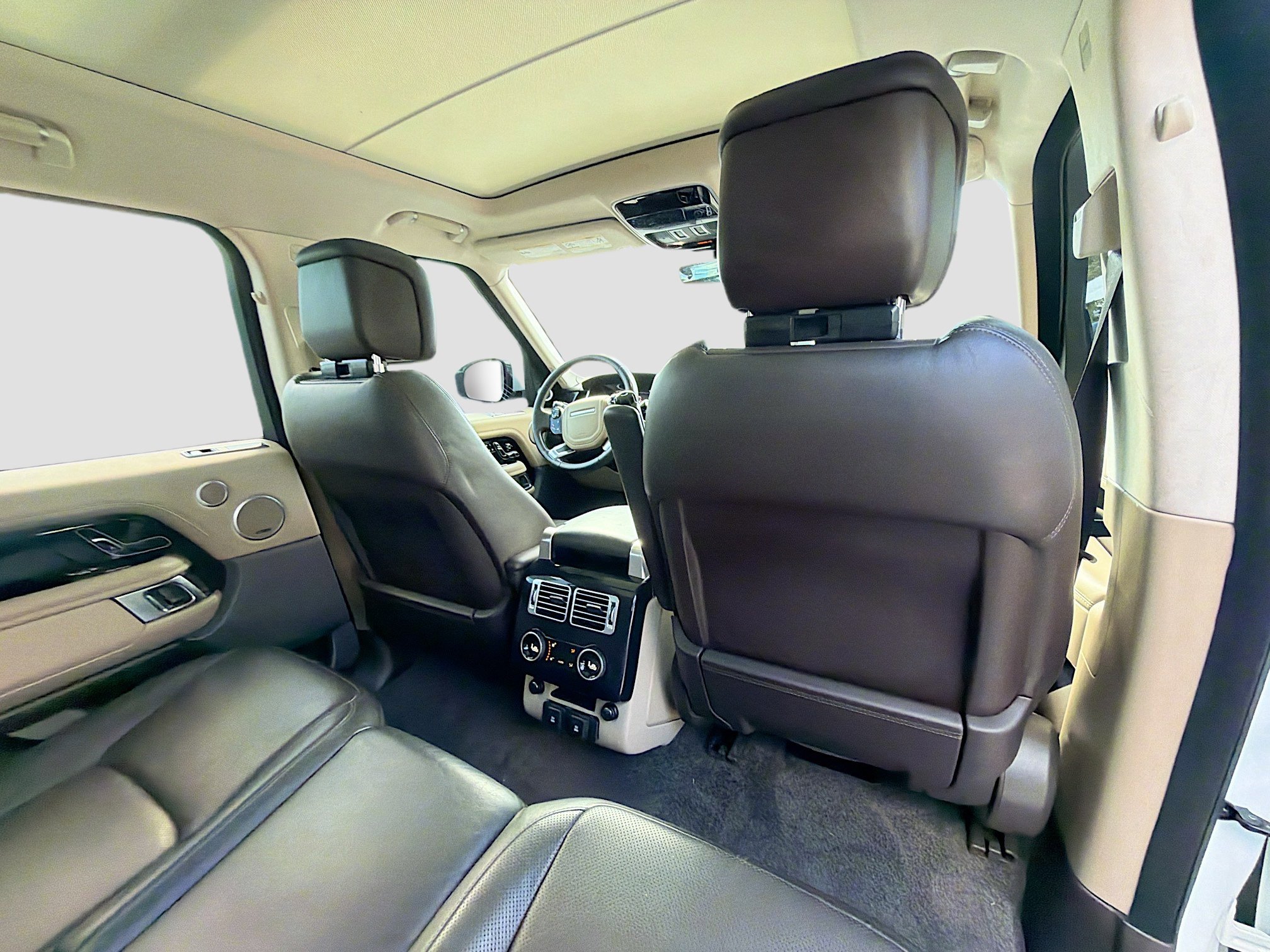 Used 2018 Land Rover Range Rover HSE image 31